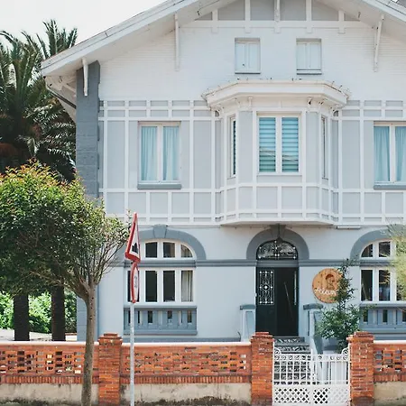 Alamar Salinas House *