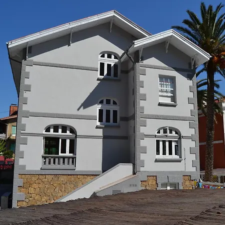 Vandrarhem Alamar House *